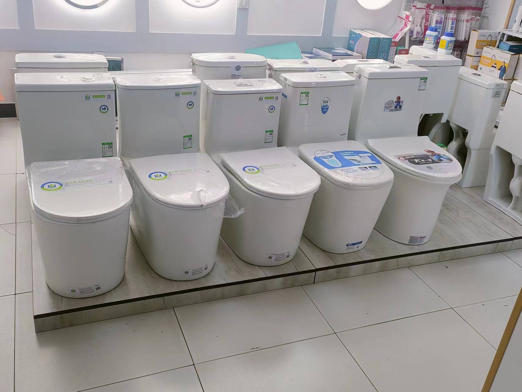 聚虹灯饰厨电卫浴 专业经营各类日常用具，质量第一